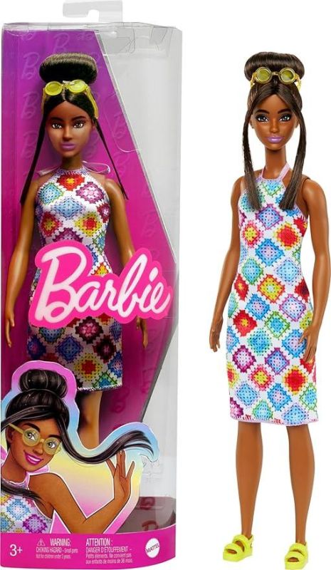 Barbie-Fashionistas Friends -Bambola n.210 con capelli castani con chignon,abito  colorato in maglia,occhiiali da sole e sandali-Mattel-eta 3+