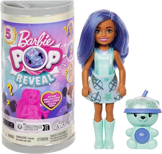 Barbie, Chelsea Pop Reveal Serie Bubble Tea, Bambola con 5 sorprese profumate tra Cui Una Mini Bambola, Cucciolo interattivo ed Effetto Cambia Colore,Mattel,Eta 3+