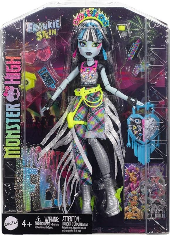 Monster High - Frankie Stein Monster Fest, bambola con outfit glamour e accessori a tema festival musicale inclusi, spuntini, poster della band e borsa,Mattel,Eta 4+
