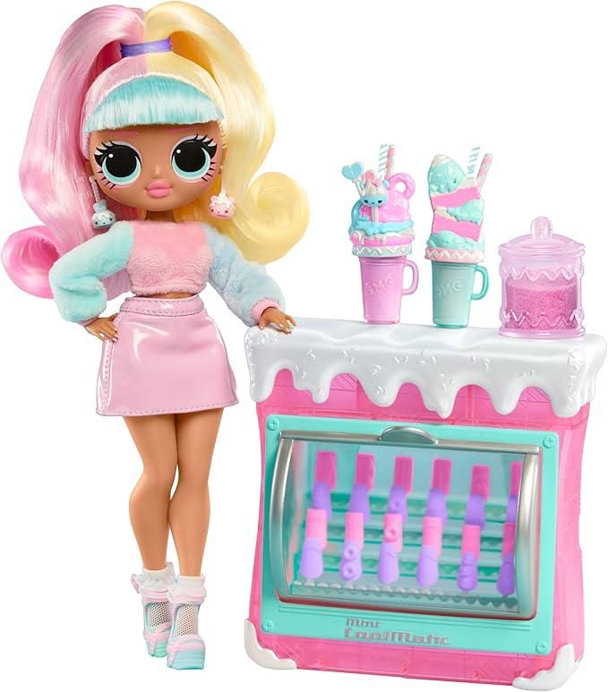 L.O.L. Surprise! OMG Sweet Nails: Candylicious Sprinkles Shop. Include 15 Sorprese tra cui Smalti Veri, Unghie Finte, Foglietti di Sticker, Glitter, 1 Fashion Doll e Molto Altro,MGA,Eta 3+