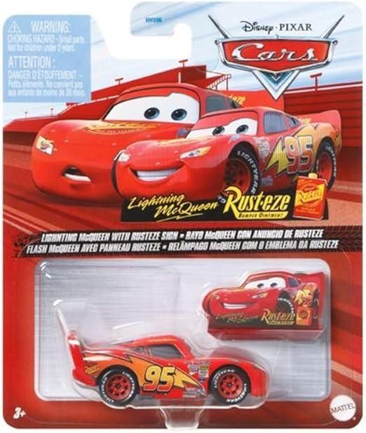 Disney Cars,Saetta McQueen con cartello Rusteze,Veicolo in metallo,1:55,Mattel,Eta 3+
