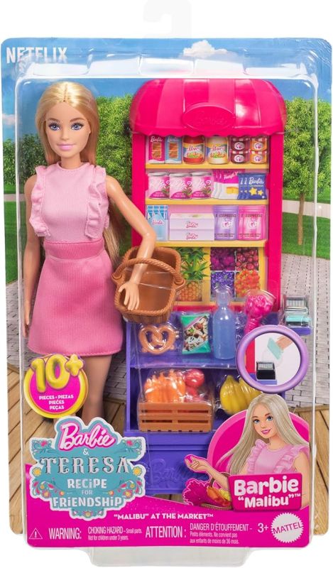 Barbie - Malibu fa la spesa, bambola bionda e bancarella del mercato con 11 accessori a tema, set ispirato al film Barbie e Teresa La Ricetta dell`Amicizia,Mattel,Eta 3+