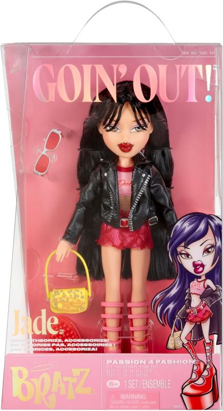 Bratz Goin` Out! Bambola - Jade - 1 Bambola da Collezione con Accessori, Dotata di un Vestito, una Borsetta, un Paio di Occhiali da Sole e una Spazzola , MGA, Eta6+