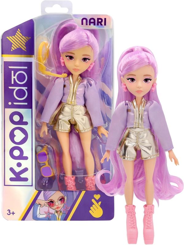 K-POP IDOL Bambola Nari Bambole alla moda Stile K-Pop Power Idol, capelli lavanda. 3 accessori per creare outfit, IMC Toys, Eta 3+