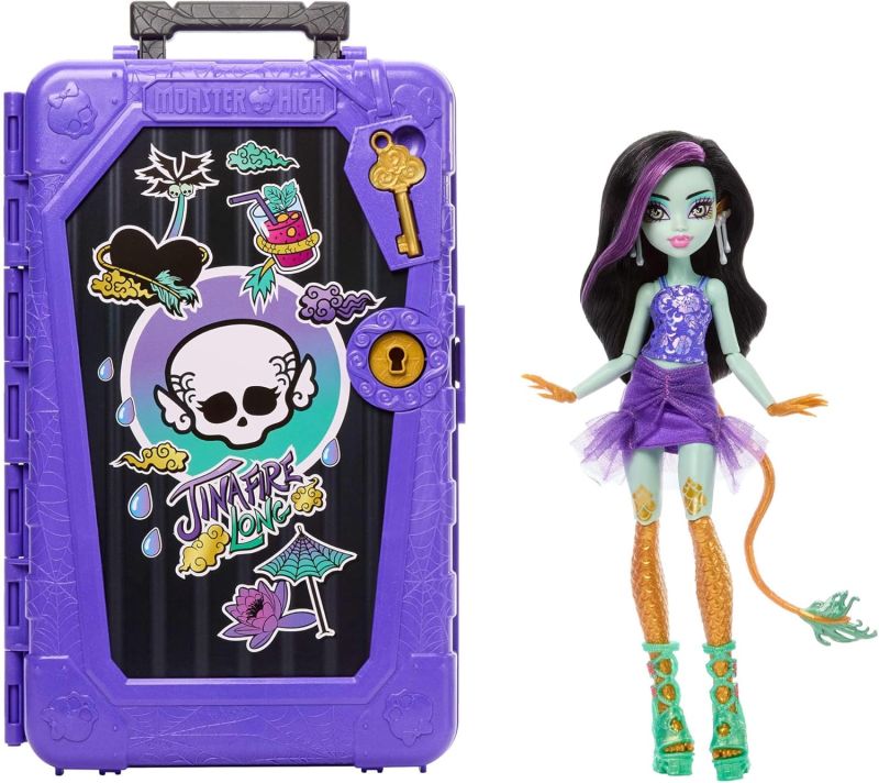 Monster High Segreti da Brivido - Jinafire Long Destinazione Oasi di Gore-geous, set con bambola e valigia piena di 19 sorprese, abiti e accessori inclusi,Mattel, Eta 4+