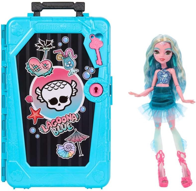Monster High Segreti da Brivido - Lagoona Blue Destinazione Oasi di Gore-geous, set con bambola e valigia piena di 19 sorprese, abiti e accessori inclusi,Mattel,Eta 4+