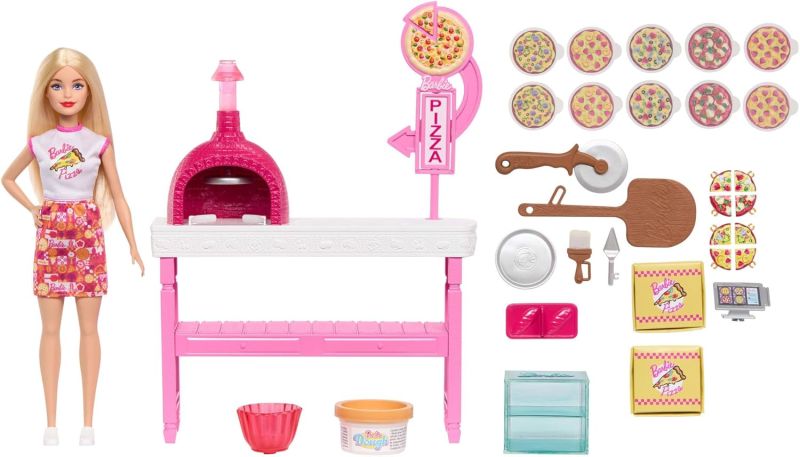 Barbie - Pizzeria, set con bambola bionda e 25 accessori a tema pizza tra cui teglia, tagliapizza e ingredienti oltre alla cassa e le scatole per la consegna, Mattel, Eta 4+