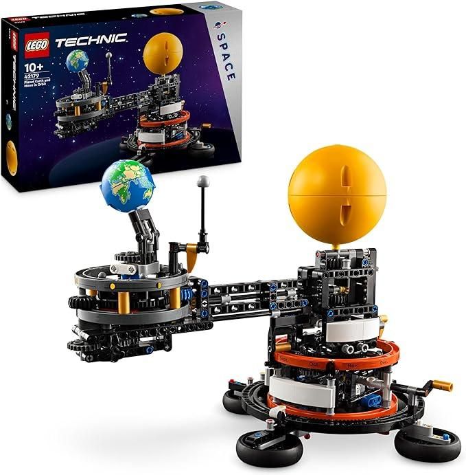LEGO 42179 Pianeta Terra e Luna in orbita